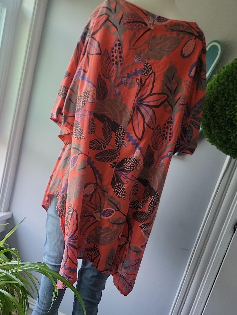 Women’s Floral V-Neck Tunic Top in Coral - Picture 9 of 12
